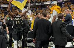 字母哥在湖人比赛中爆冷，精彩发挥引发热议！的简单介绍